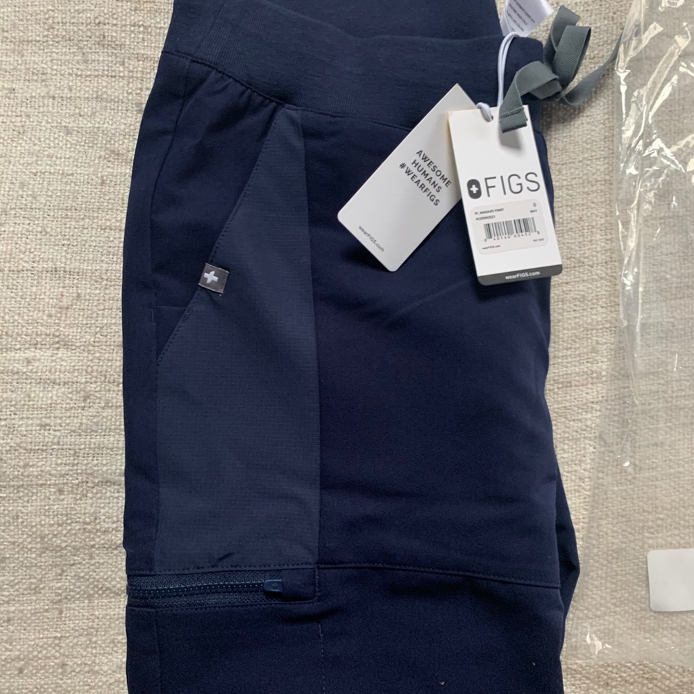 Figs -Manari Slim Leg Cargo (discontinued ) sz:sm